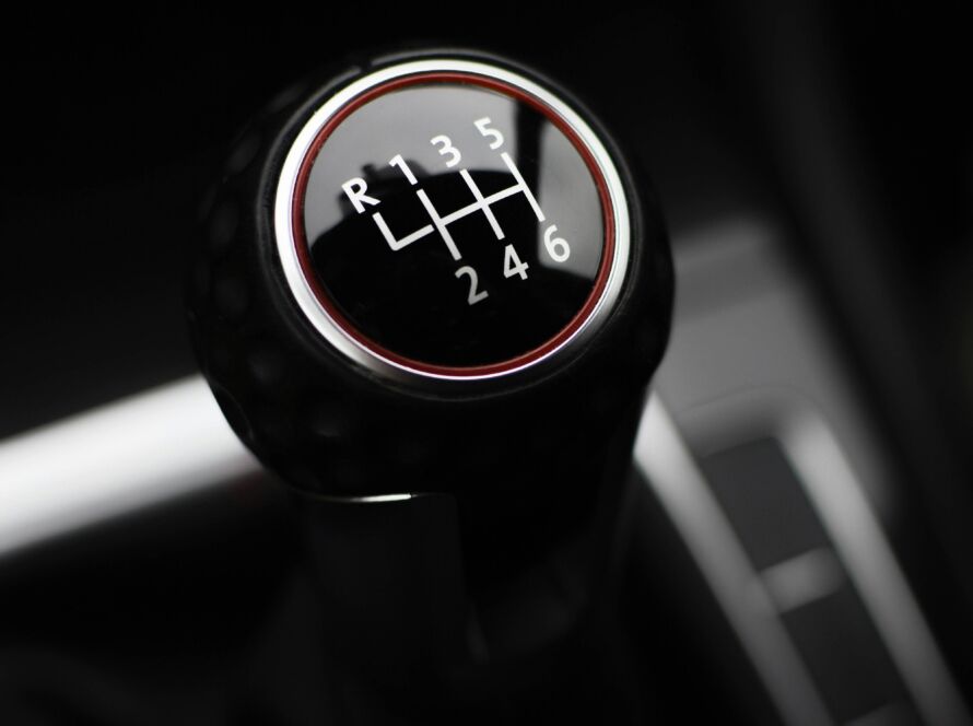 Automatic or Manual: Which Should New Drivers Choose?